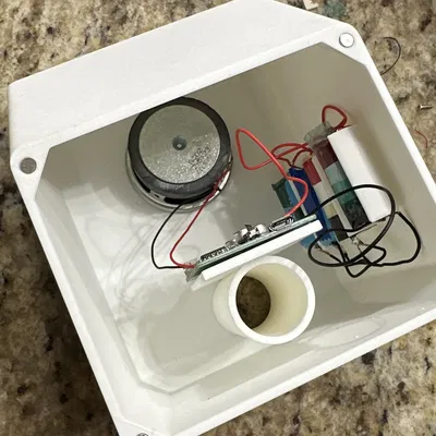 Hộp loa Bluetooth cho loa 50mm và 4 pin vape