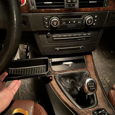 Sạc không dây BMW E9x cho iPhone 14 Pro Max với vỏ Otterbox