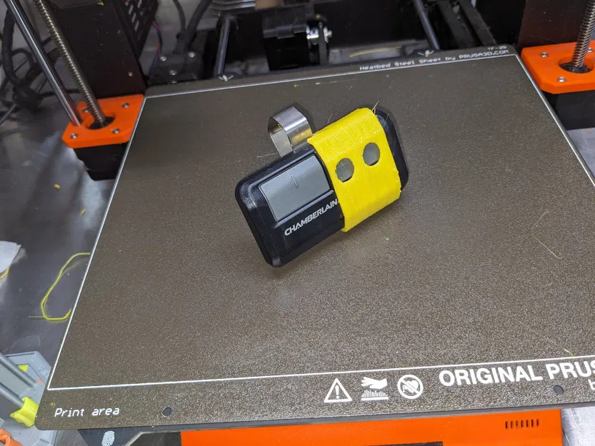 Vỏ bảo vệ an toàn cho bộ điều khiển từ xa cửa gara Chamberl... - Image 2