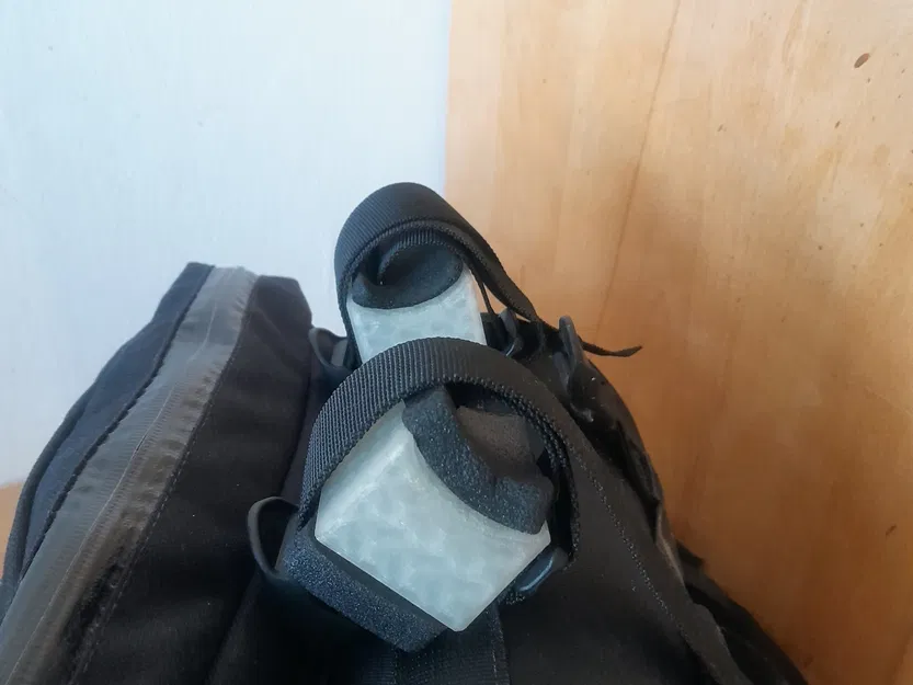 Giá đỡ túi để tay lái cho xe đạp không cọ vào dây phanh - Image 1