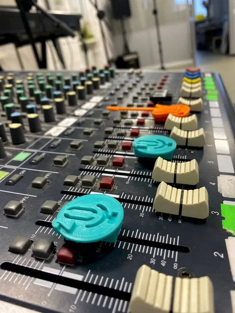 Bộ fader cho mixer âm nhạc với ký hiệu nhạc cụ - Image 1