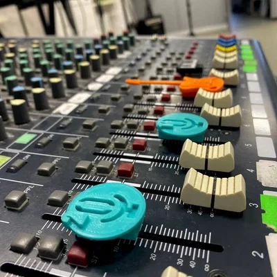 Bộ fader cho mixer âm nhạc với ký hiệu nhạc cụ