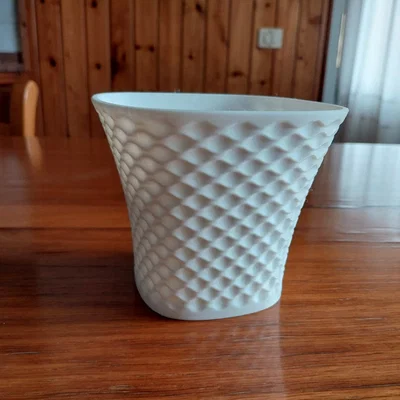 Bình hoa có kết cấu độc đáo cho trang trí nội thất