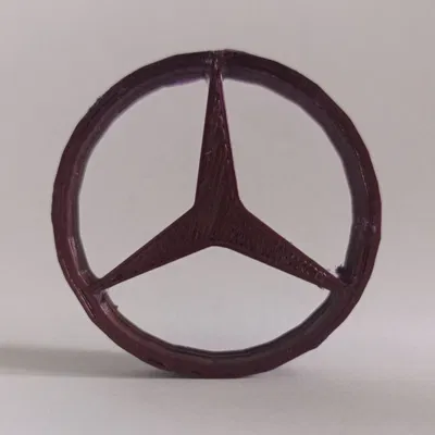 Biểu tượng Mercedes nổi bật trong thiết kế hiện đại