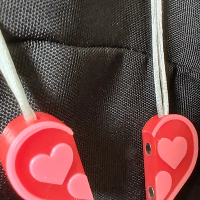 Kẹp kéo hình trái tim cho ba lô trẻ em