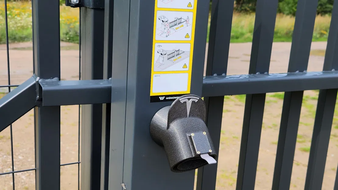 Giá đỡ cáp Type 2 có chỗ để logo Tesla - Image 3