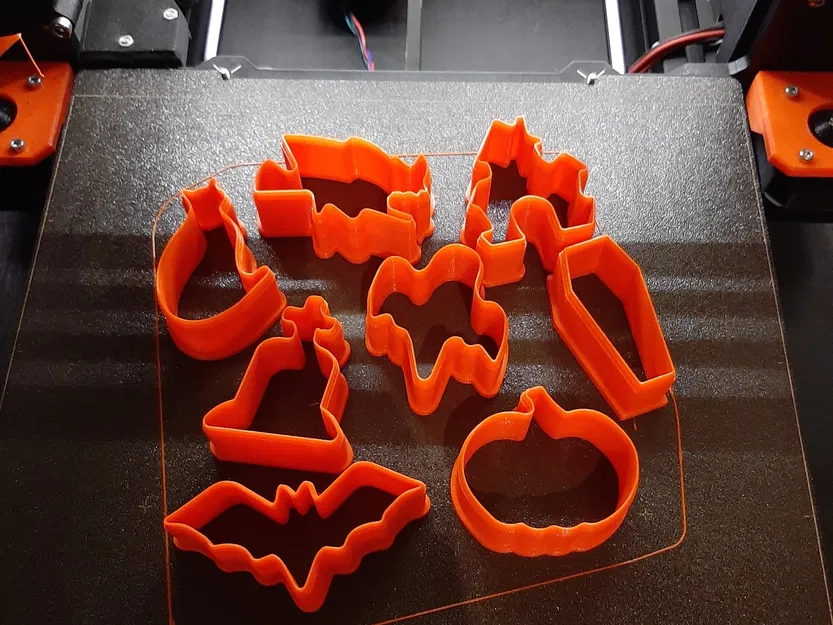 Bộ dụng cụ cắt bánh Halloween 6 cái, Quan tài, Ma, Dơi, Phù thủy, Đá mồ (Bia mộ), Bí ngô, Nhà ma (Nhà bị ám), Mèo - Image 1