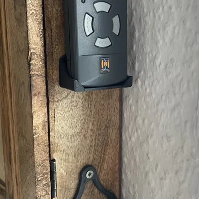 Giá đỡ tường tối giản cho điều khiển HSM4 của Hörmann