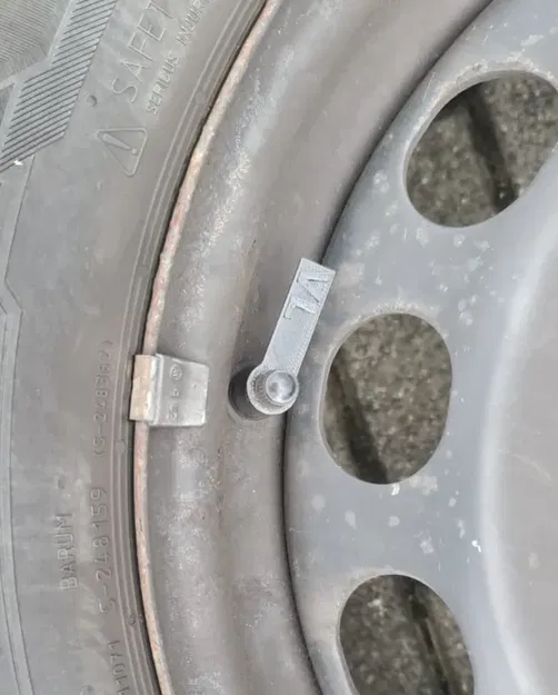 Dấu hiệu lốp xe đơn giản với viết tắt tiếng Đức - Image 1