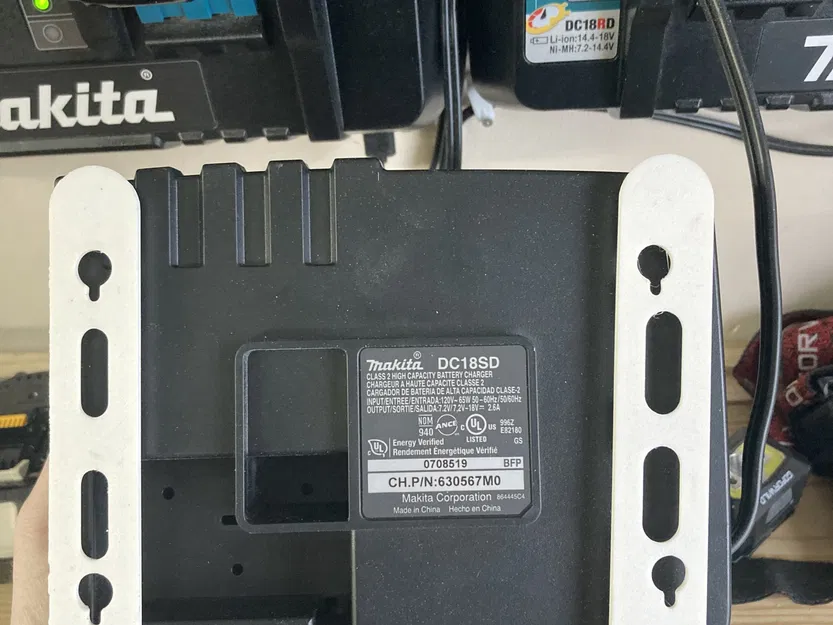 Giá đỡ tường cho bộ sạc Makita DC18SD - Image 2