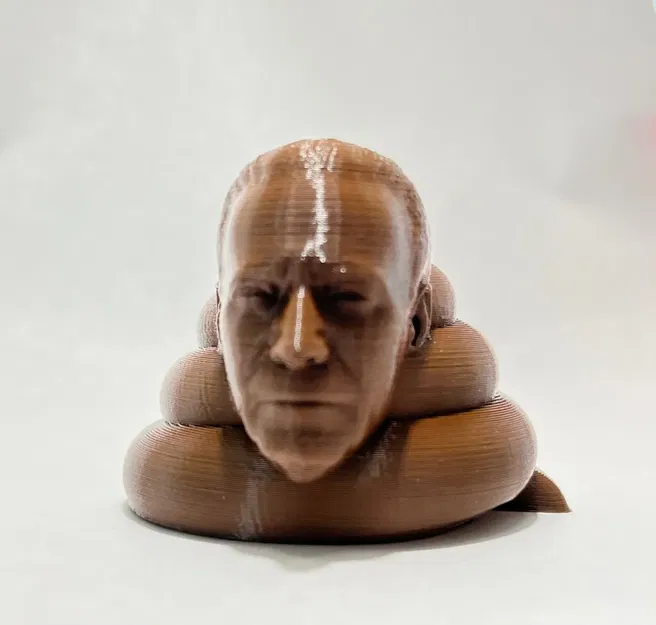 Nhân vật ông già trong phân không giống Joe Biden - Image 1