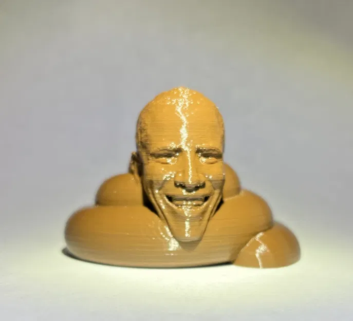 Chân dung người đàn ông lớn tai trên phân - Image 1