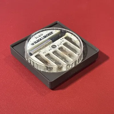 Thùng chứa Gridfinity 2x2 với lỗ tròn 79 mm cho đồ vật ngẫu nh...