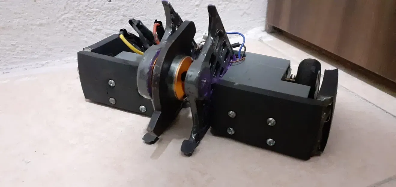 Robot chiến đấu 1lb kiểu spinner đứng - Image 4