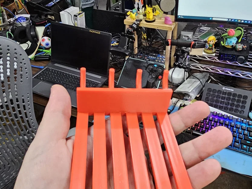Giá đỡ dây USB Pegboard tự chế đơn giản - Image 3
