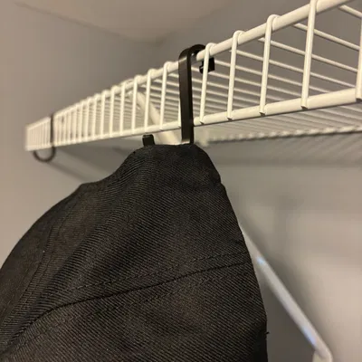 Móc treo mũ cho kệ dây sắt