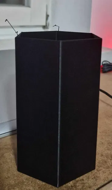 Thùng rác hình lục giác đơn giản - Image 1