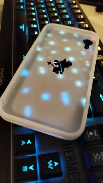 Vỏ iPhone XR với lỗ khoét hình Shinx ở mặt sau - Image 1