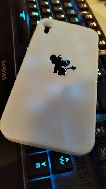 Vỏ iPhone XR với lỗ khoét hình Shinx ở mặt sau - Image 2