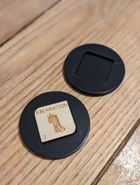 Đĩa gỗ đại diện cho sinh vật lớn trong D&D - Image 1