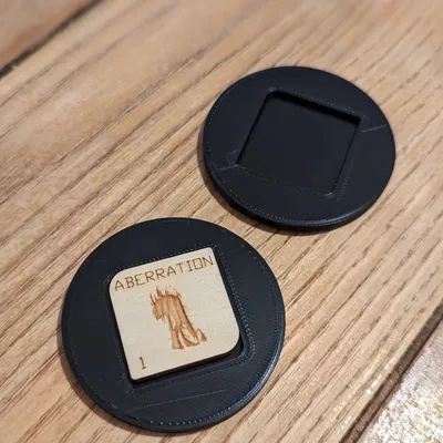 Đĩa gỗ đại diện cho sinh vật lớn trong D&D