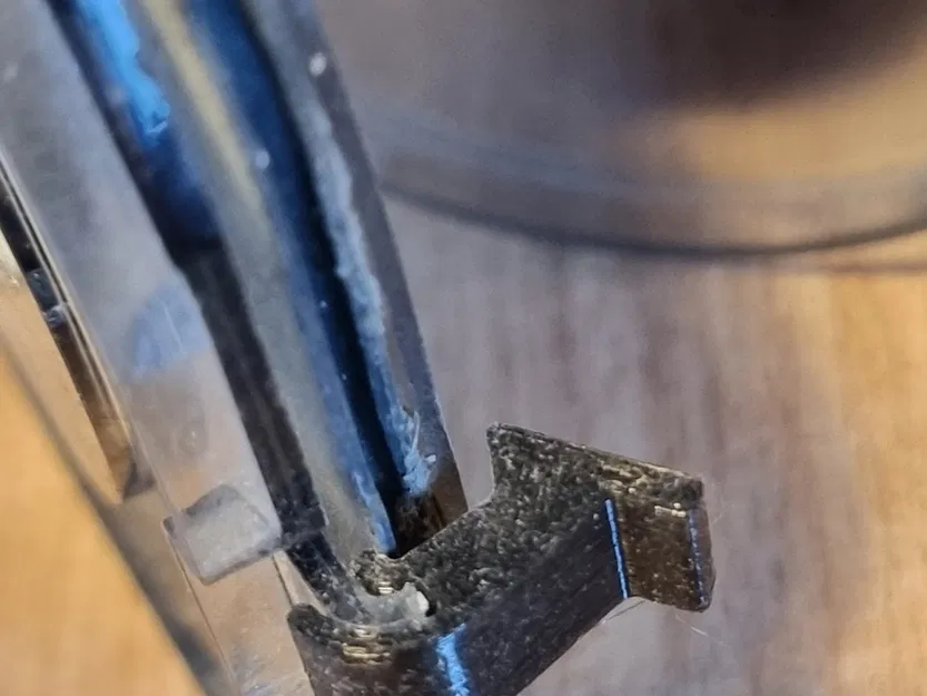 Sửa chữa nắp thùng bụi hỏng cho máy hút bụi Roborock H6 - Image 1