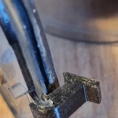 Sửa chữa nắp thùng bụi hỏng cho máy hút bụi Roborock H6