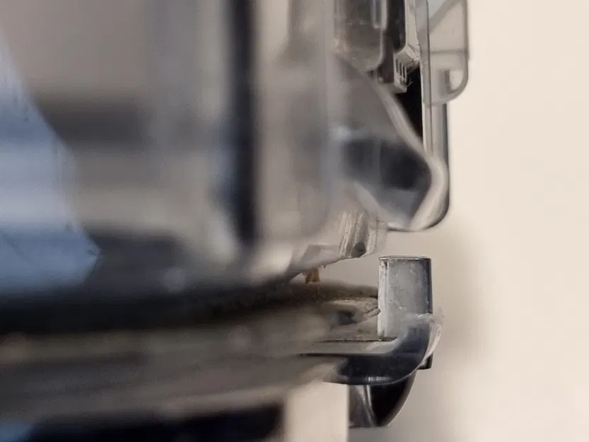 Sửa chữa nắp thùng bụi hỏng cho máy hút bụi Roborock H6 - Image 2