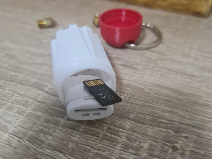 Móc khóa hình hộp đựng đa năng cho thẻ nhớ mini SD - Image 1