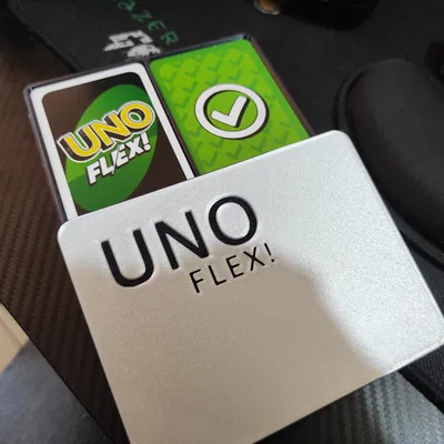 Hộp bài UNO Flex với thiết kế độc đáo
