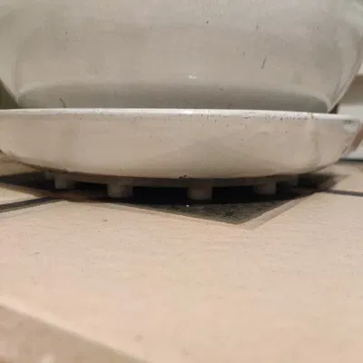 Giá đỡ chậu cây đơn giản với thiết kế thông thoáng