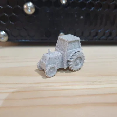 Máy kéo nhỏ với bánh xe hoạt động