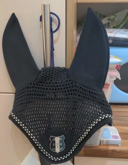 Giá treo mũ cho ngựa Fly Bonnet - Image 2