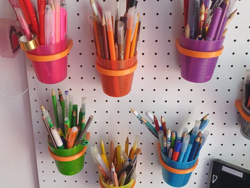 Giá đỡ bút từ cốc nhựa trẻ em Ikea - Image 1