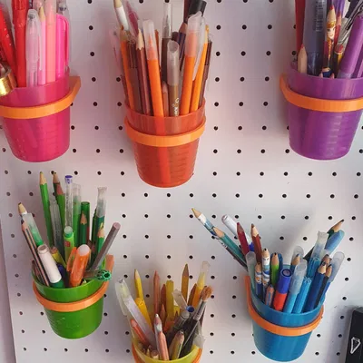 Giá đỡ bút từ cốc nhựa trẻ em Ikea