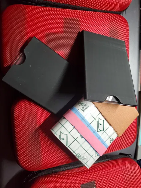 Vỏ bảo vệ ống kính Fresnel và cuộn băng cho bộ kit y tế - Image 1