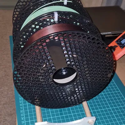 Giá đỡ cuộn đơn giản để đặt trên kệ hoặc trong hộp