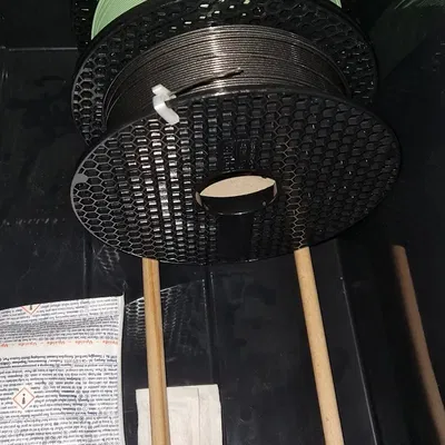 Giá đỡ cuộn đơn giản để đặt trên kệ hoặc trong hộp