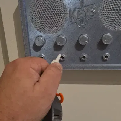 Giá treo chìa khóa kiểu ampli in 3D với núm điều chỉnh di động