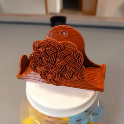 Giá đỡ hộp diêm với trang trí nút thắt đẹp mắt