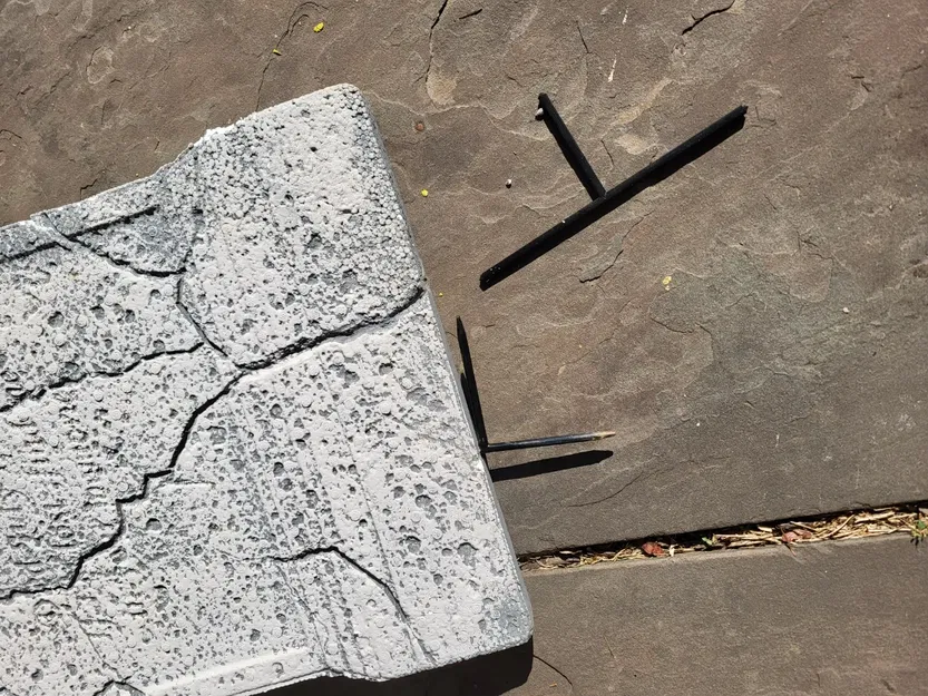 Cọc đỡ bia mộ bằng foam cho trang trí Halloween - Image 1