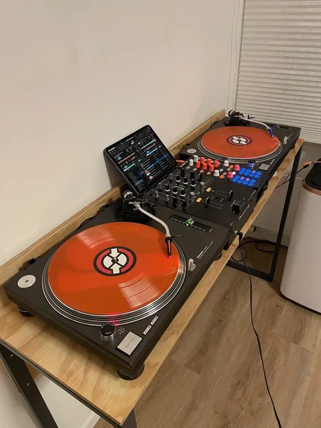 Giá đỡ iPad cho bàn DJ tự chế tại nhà - Image 1