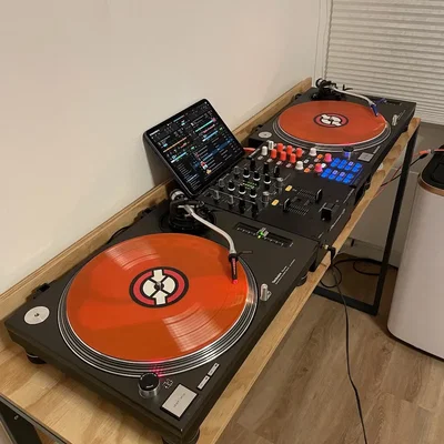 Giá đỡ iPad cho bàn DJ tự chế tại nhà