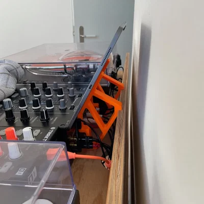Giá đỡ iPad cho bàn DJ tự chế tại nhà