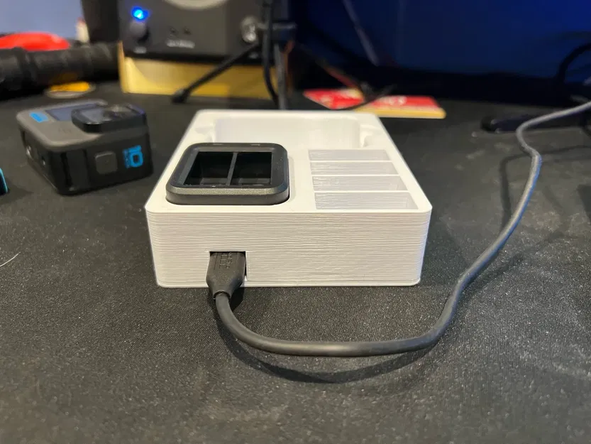 Giá đỡ GoPro Hero 10/11/12 và 4 pin trên bàn làm việc - Image 3