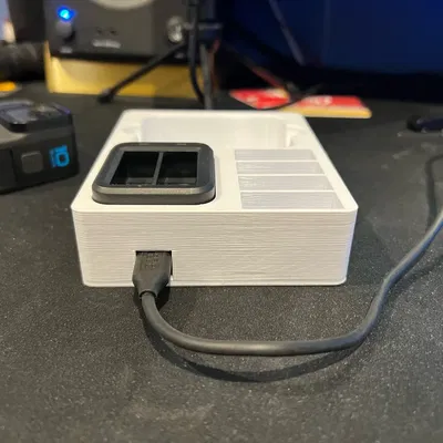 Giá đỡ GoPro Hero 10/11/12 và 4 pin trên bàn làm việc