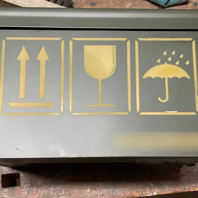 Khuôn stencil "Cẩn thận" cho phun sơn hoặc airbrush