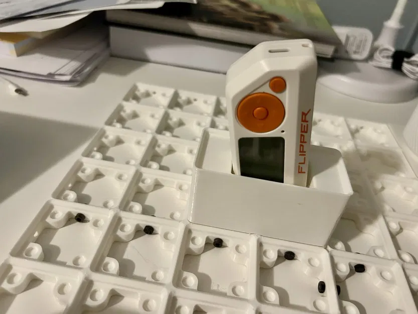 Giá đỡ Flipper Zero không lỗ vít cho máy in 3D - Image 1