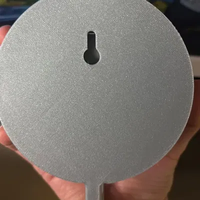 Giá đỡ tai nghe và chìa khóa có logo BMW