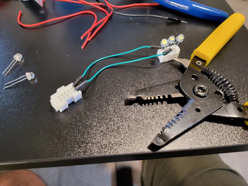 Súng portal của Rick Sanchez với thiết kế có đèn - Image 5